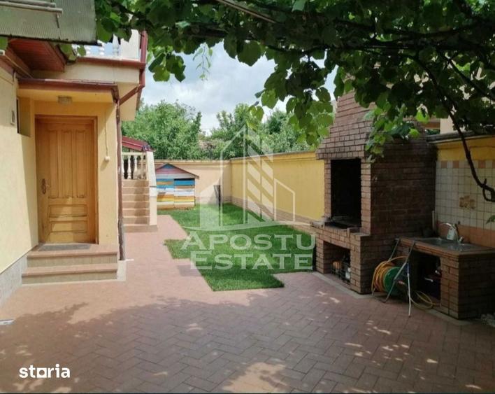 Casă cu 5 camere cu Canalizare în Lipovei