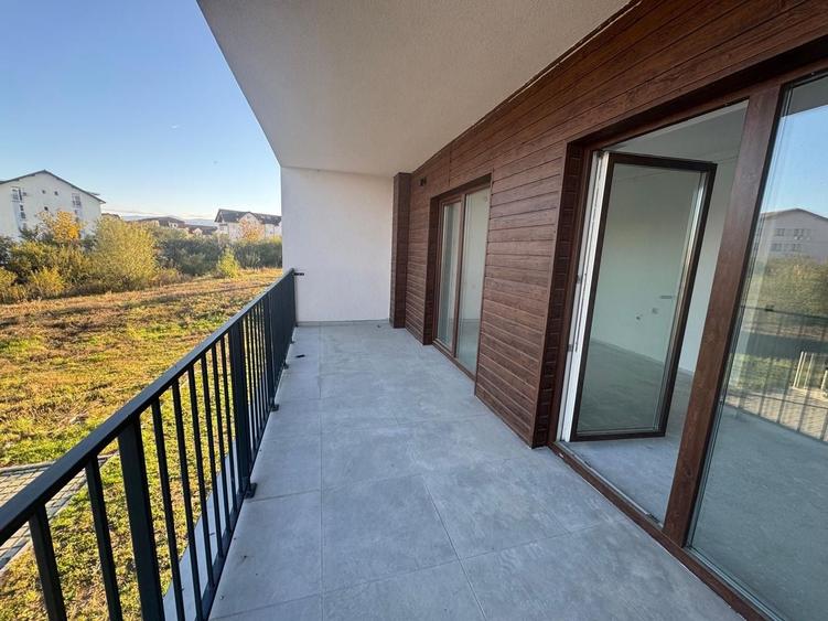 Apartament cu 3 camere decomandat în Turnișor