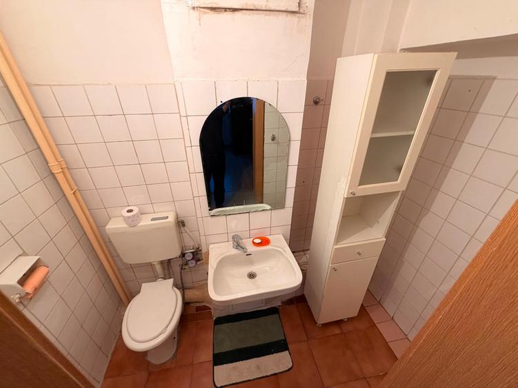 Apartament cu 4 camere decomandat în Colentina
