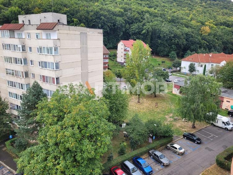 Apartament cu 3 camere decomandat în Răcădău