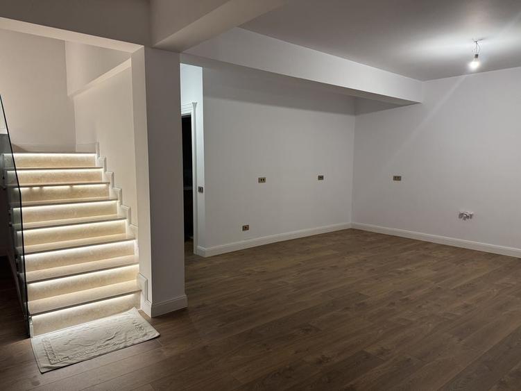 Casă cu 4 camere cu Teren 180 Mp în Domenii
