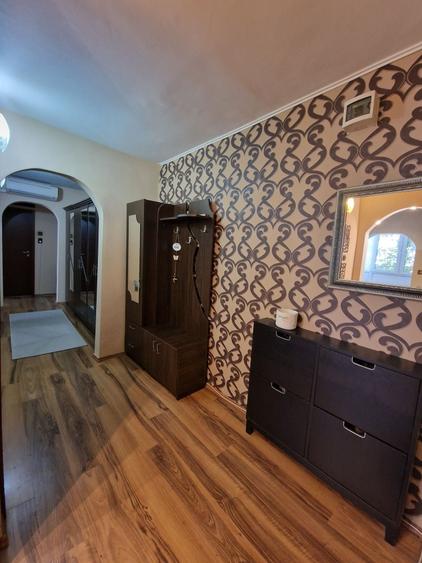 Apartament cu 3 camere decomandat în Aradului