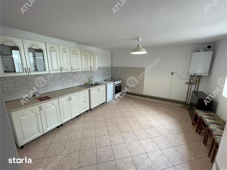 Casă cu 5 camere cu Teren 483 Mp în Trei Stejari