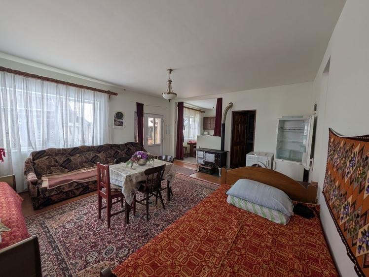 Casă cu 4 camere în Dumitra