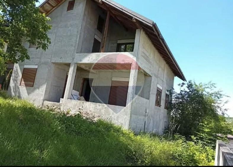Casă individuală cu 4 camere cu Teren 1080 Mp în Valea Lupului