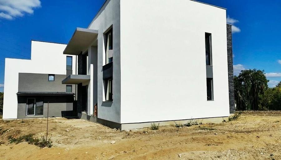 Casă individuală cu 5 camere cu Canalizare în Făget