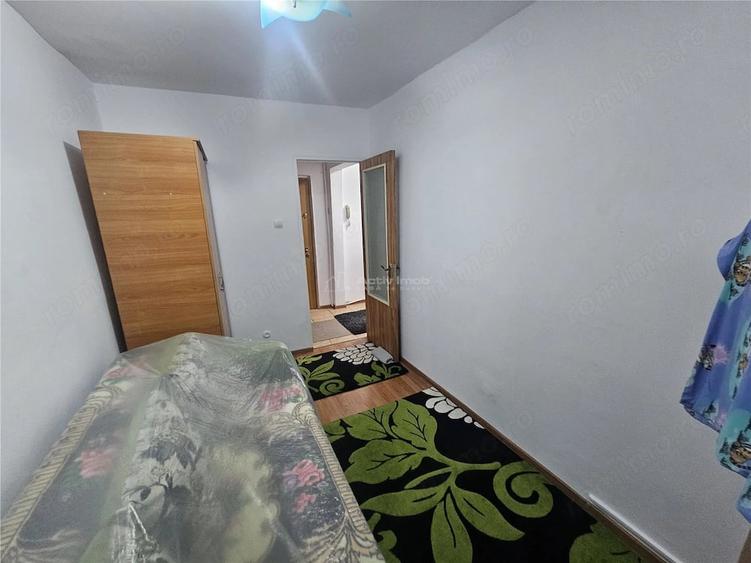 Apartament cu 3 camere semidecomandat în Cuptoare (Reșița)