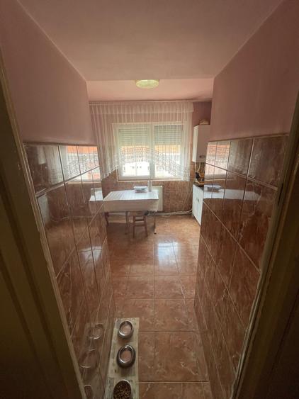 Apartament cu 3 camere decomandat în Exterior Vest