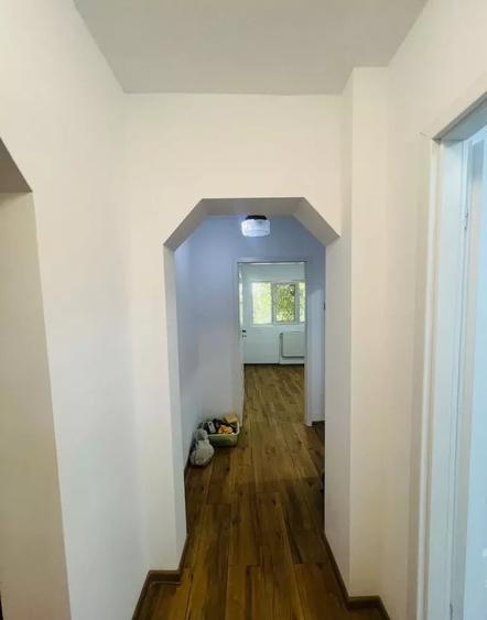 Apartament cu 4 camere decomandat în Tineretului