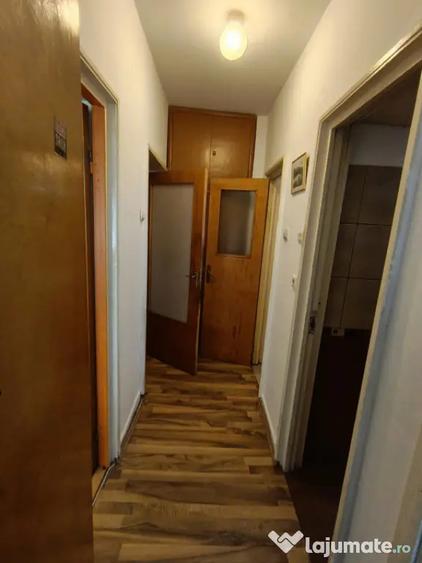 Apartament cu 3 camere decomandat în Săsar