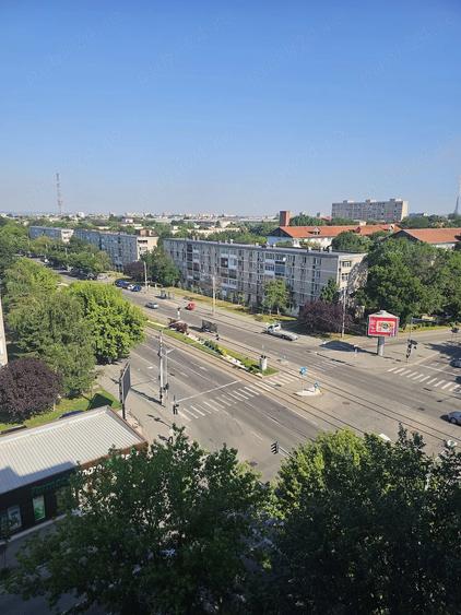 Apartament cu 3 camere decomandat în Calea București