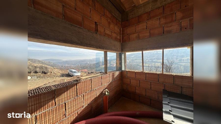 Casă cu 4 camere cu Teren 2000 Mp în Baciu