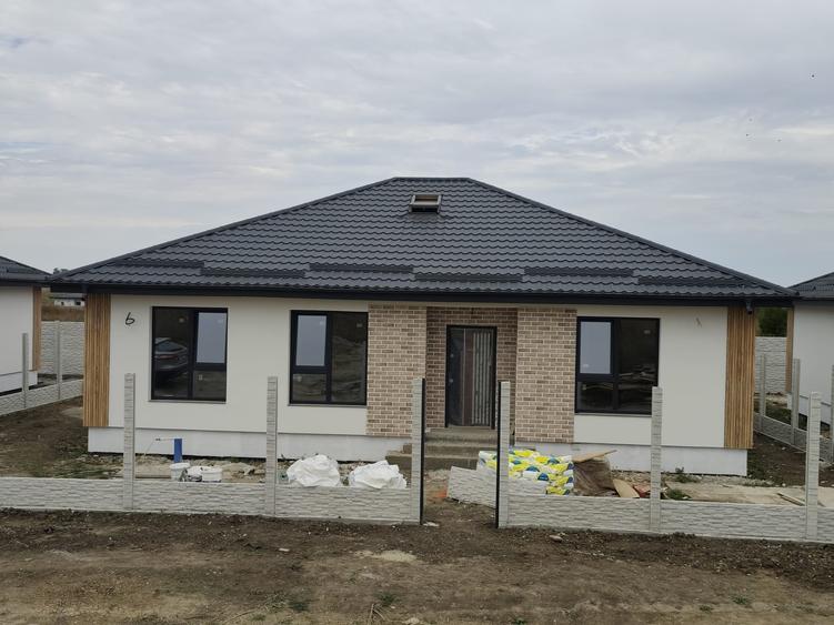 Casă cu 4 camere cu Teren 380 Mp în Bâcu