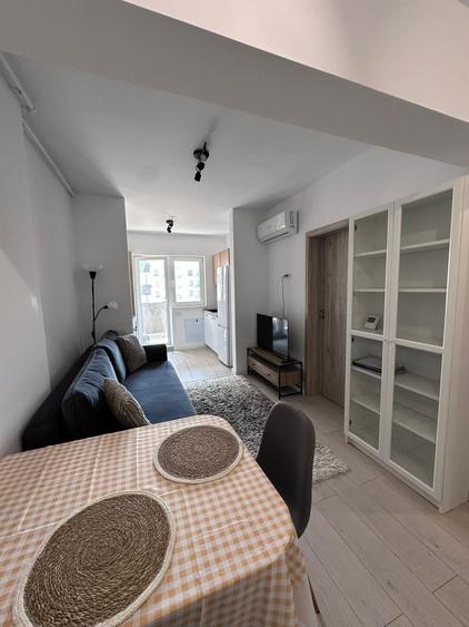 Apartament cu 2 camere semidecomandat în Berceni