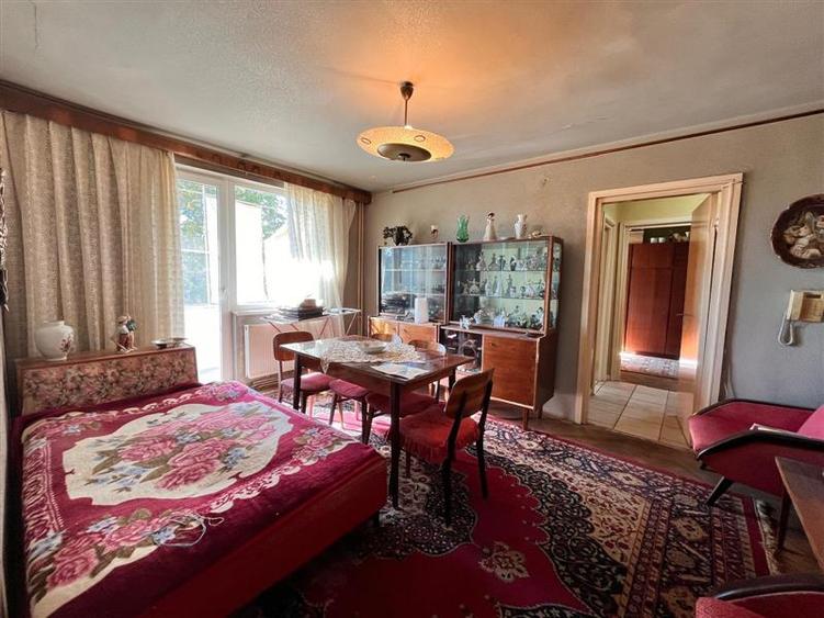 Apartament cu 3 camere nedecomandat în Central