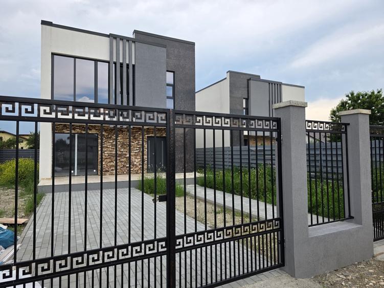 Casă individuală cu 4 camere cu Canalizare în Stupini