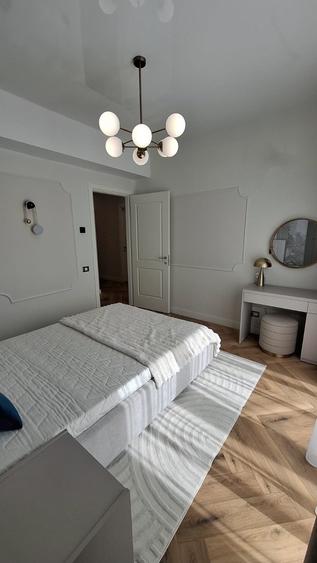 Apartament cu 4 camere decomandat în Pipera