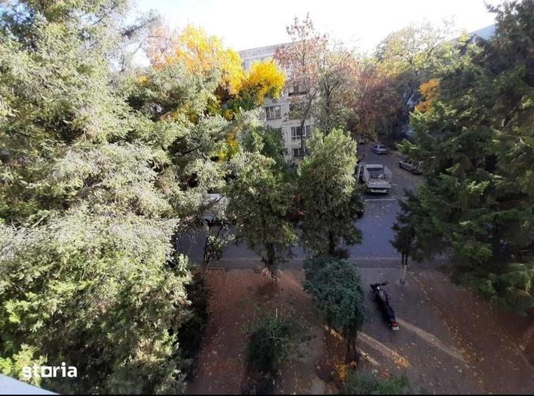 Apartament cu 3 camere decomandat în Militari