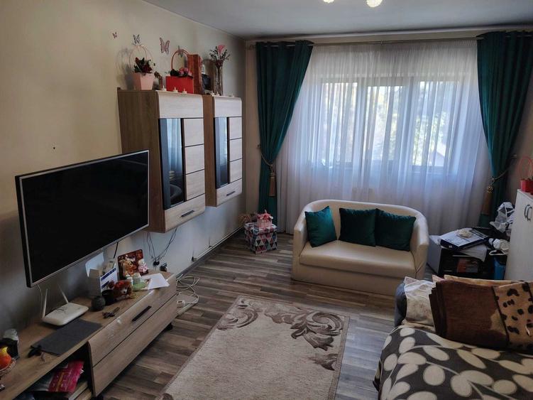 Apartament cu 3 camere decomandat în Dancu