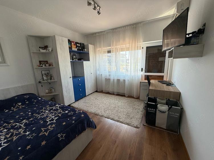 Casă cu 5 camere cu Teren 1000 Mp în Titan
