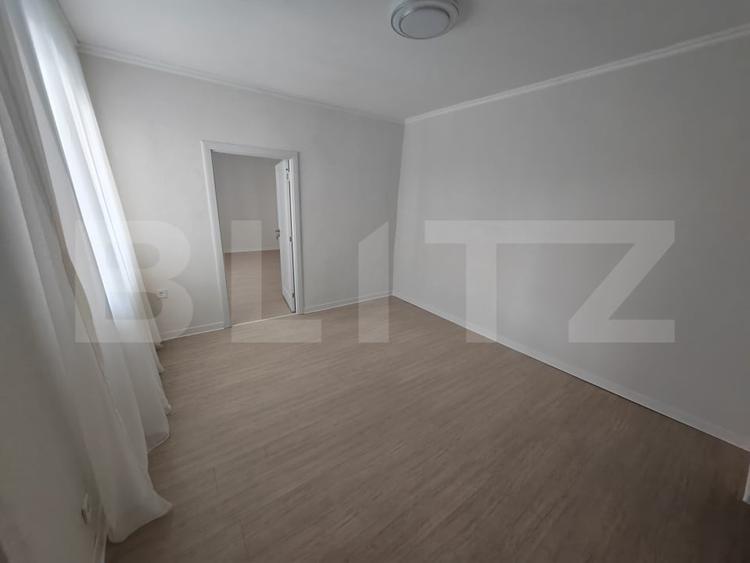 Casă individuală cu 5 camere cu Canalizare în Central