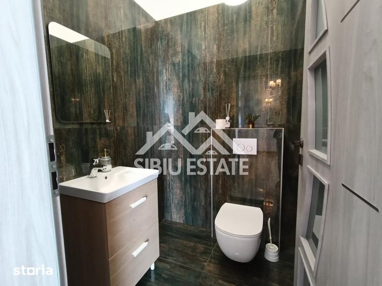 Casă cu 6 camere cu Teren 670 Mp în Roșia