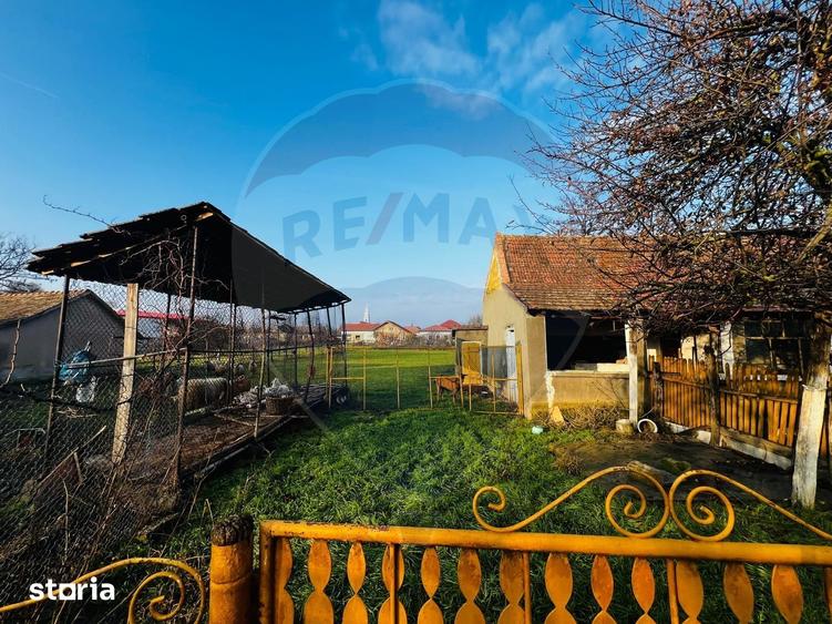 Casă cu 4 camere semidecomandat cu Teren 2144 Mp în Șeitin