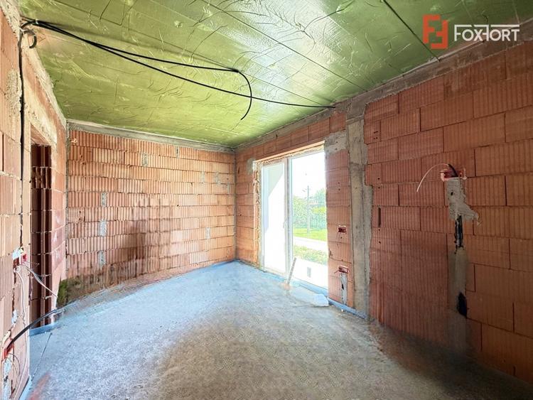 Duplex cu 5 camere cu Canalizare în Sânmihaiu Român