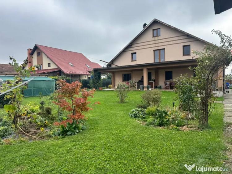 Casă cu 5 camere cu Teren 1000 Mp în Săsar