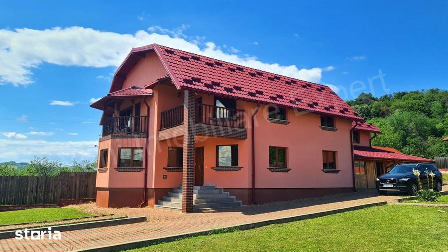 Casă cu 6 camere cu Teren 2106 Mp în Mănicești