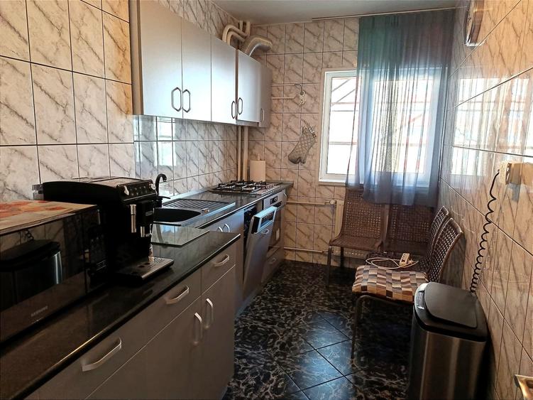 Apartament cu 3 camere decomandat în Dristor