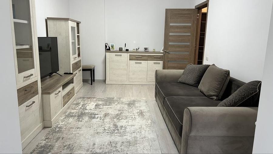 Apartament cu 2 camere decomandat în Roșu