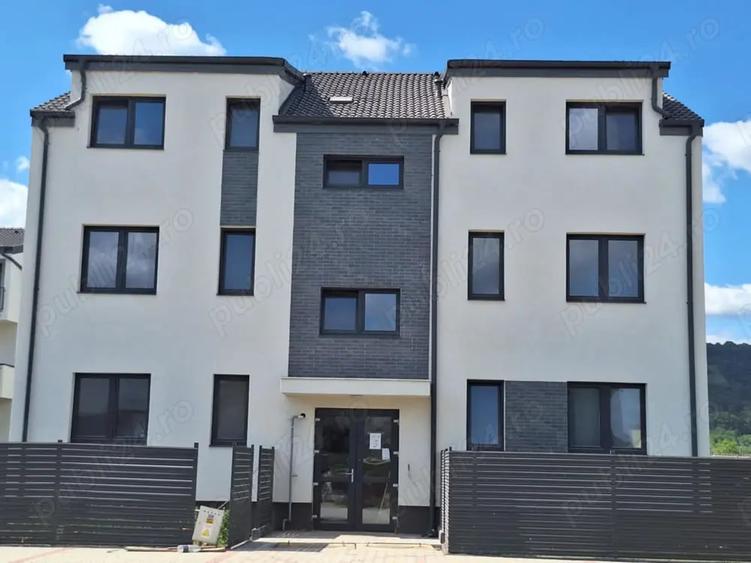 Apartament cu 3 camere decomandat în Hărmanului