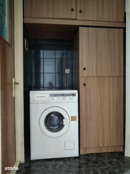 Apartament cu 3 camere semidecomandat în Far