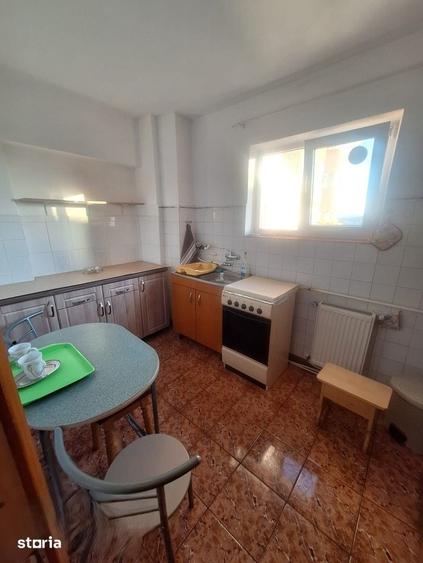 Apartament cu 2 camere semidecomandat în Podu Roș