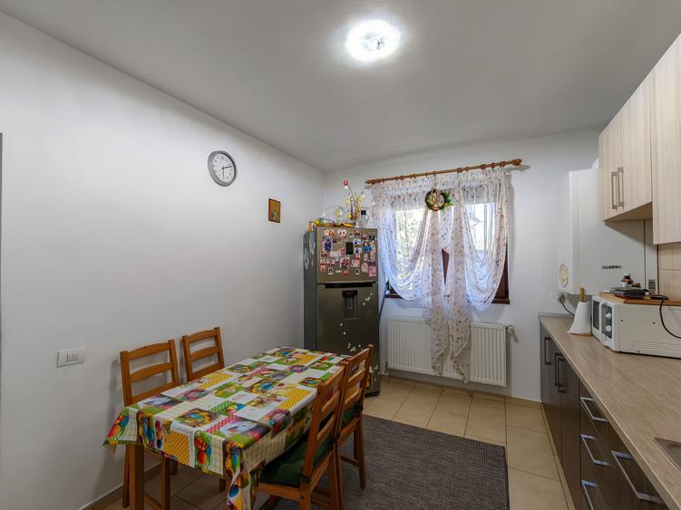 Casă individuală cu 5 camere cu Teren 500 Mp în Săbăreni