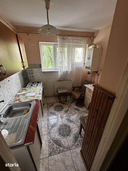 De vanzare apartament cu 2 camere decomandat,etajul 1,Dealul Florilor - 4