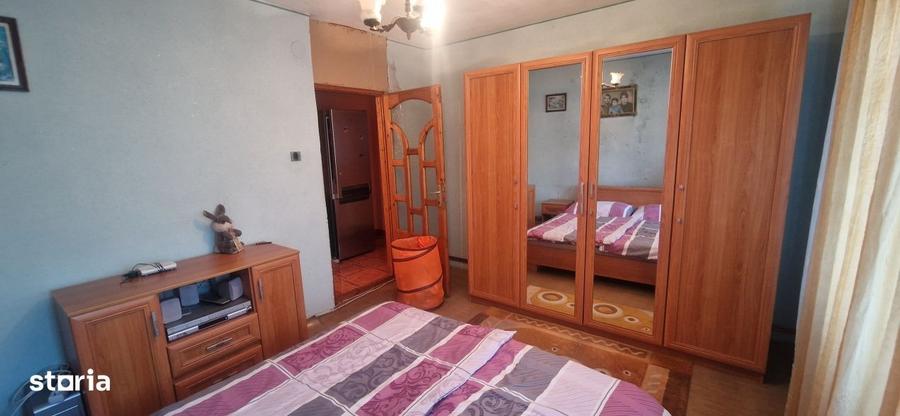 Apartament cu 3 camere decomandat în 1 Mai