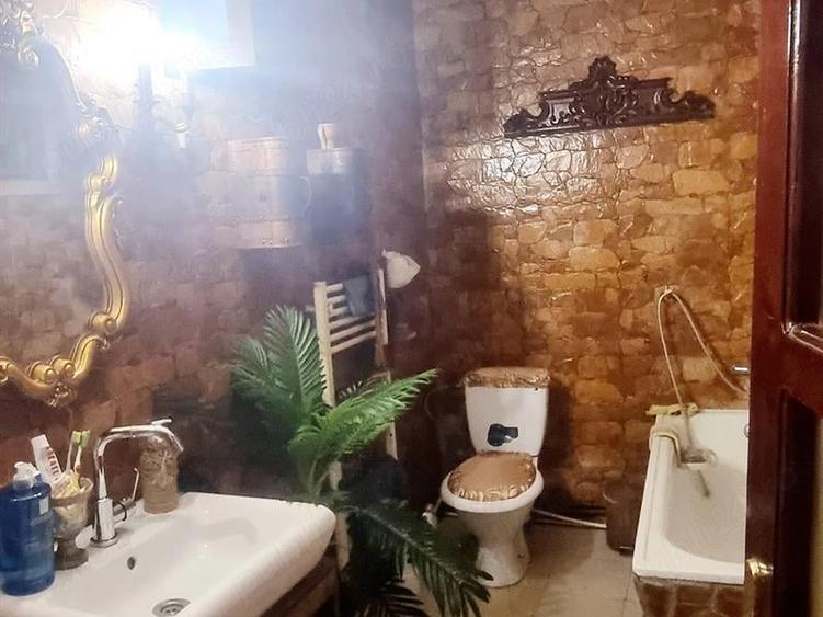 Casă individuală cu 3 camere cu Teren 1400 Mp în Bariera Vâlcii