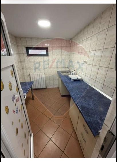Casă individuală cu 13 camere cu Teren 300 Mp în Banu Manta