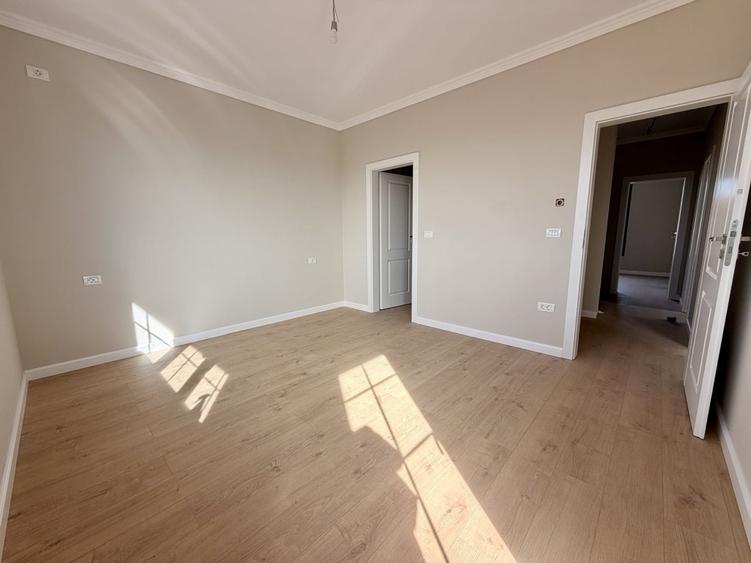 Duplex cu 5 camere cu Canalizare în Dumbrăvița