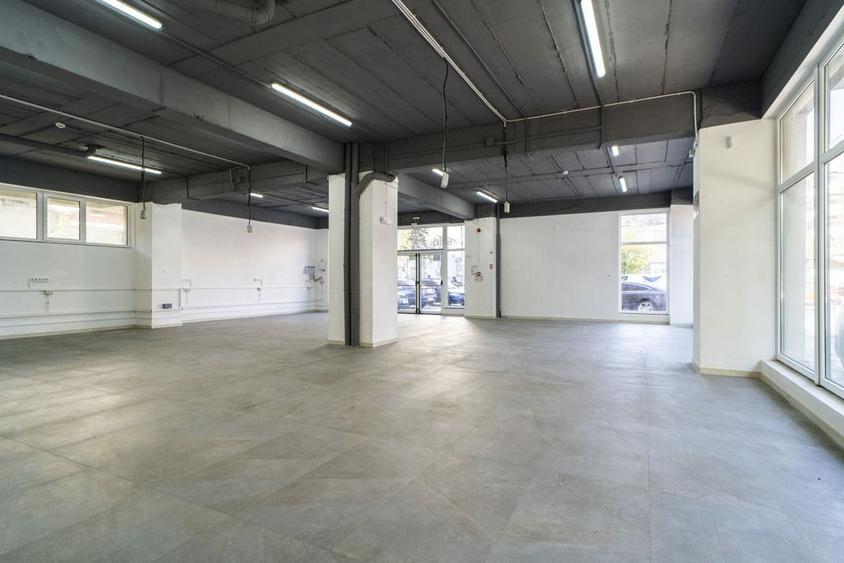 Spațiu comercial, de 280 mp, în Militari