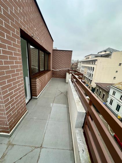 Apartament cu 4 camere semidecomandat în Cișmigiu