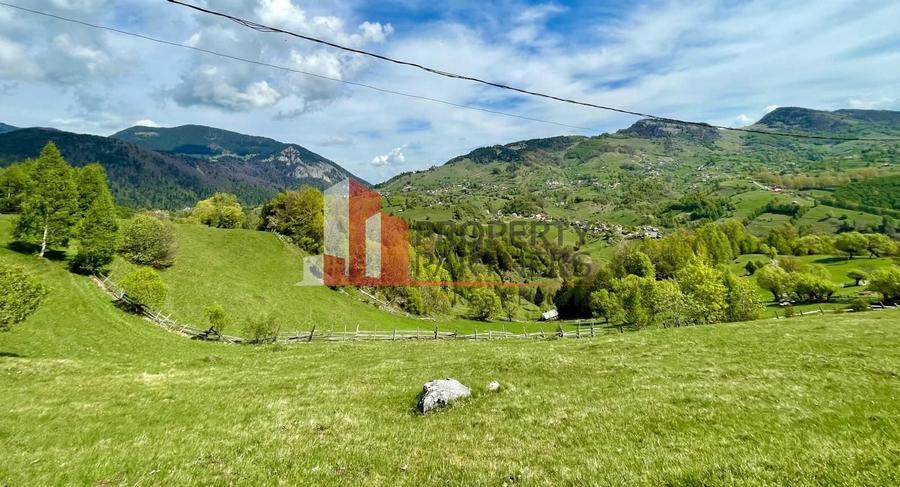 Teren Construcții intravilan de 4400 mp, în Moieciu