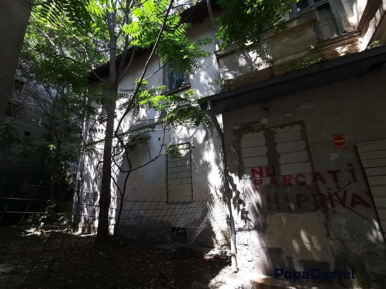 Casă individuală cu 18 camere cu Canalizare în Ultracentral