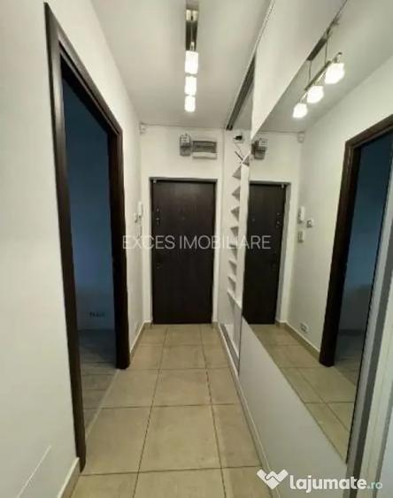 Apartament cu 3 camere semidecomandat în Alunișu