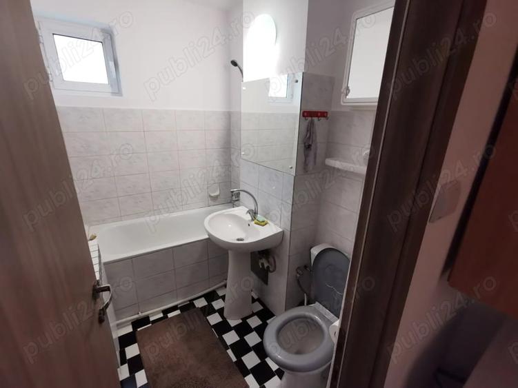 Apartament cu 3 camere decomandat în Exterior Vest