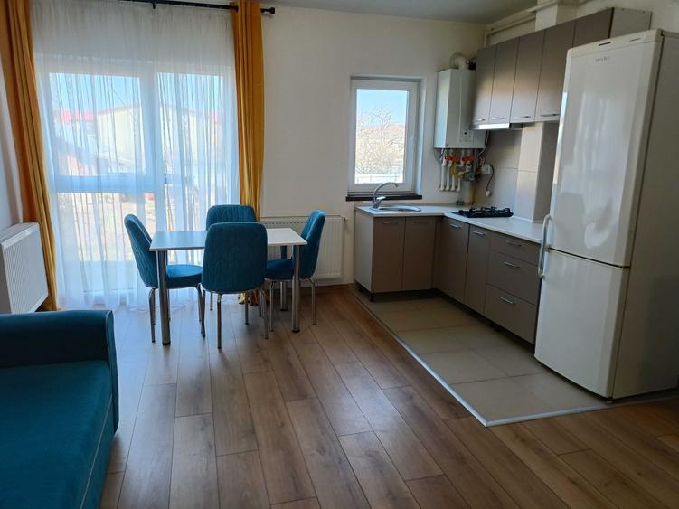Apartament cu 3 camere semidecomandat în Florești