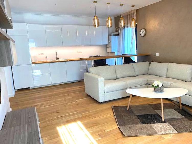 Apartament cu 3 camere decomandat, mobilat în Băneasa