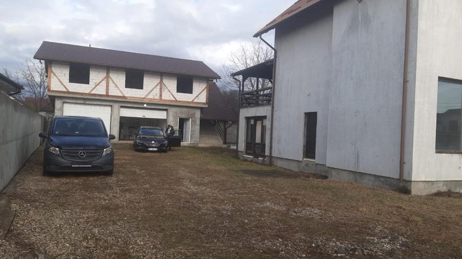Casă cu 4 camere cu Teren 1000 Mp în Săsar